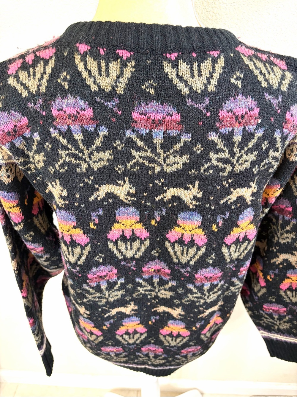 Vintage Floral Bunny Pattern Crewneck Sweater Medium - Picture 5 of 9